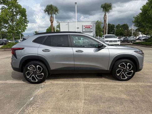 Used 2024 Chevrolet Trax RS w/ Sunroof Package FWD image 5