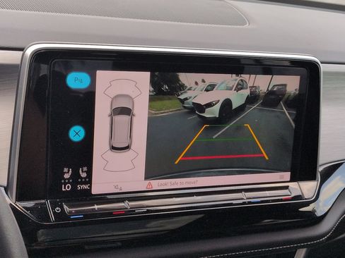 Used 2024 Volkswagen Atlas Cross Sport SE w/ Panoramic Sunroof Package FWD image 21