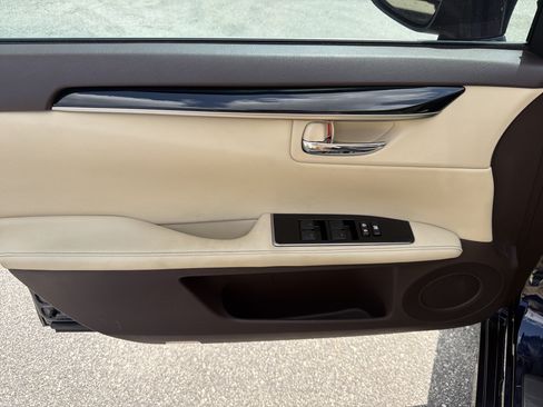 Used 2018 Lexus ES 350 w/ Accessory Package 2 FWD image 11