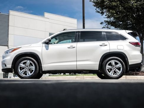 Used 2016 Toyota Highlander Limited FWD image 16