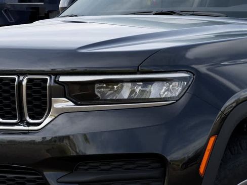 New 2025 Jeep Grand Cherokee Laredo X w/ Luxury Tech Group I AWD/4WD image 10