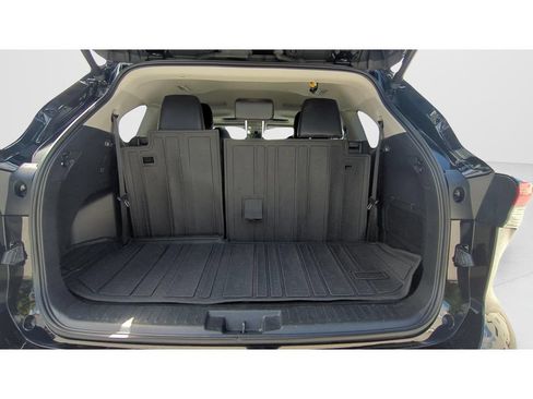 Used 2023 Toyota Highlander XLE FWD image 9