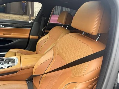 Used 2016 BMW 740i RWD image 12