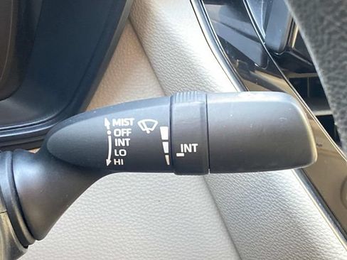 Used 2022 Toyota Corolla LE FWD image 22
