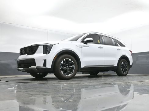 Used 2025 Kia Sorento S image 37