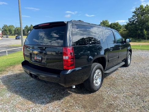 Used 2014 Chevrolet Suburban LT w/ Luxury Package RWD image 3