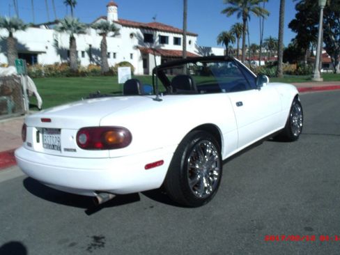 Used 1992 MAZDA MX-5 Miata Base 2dr Convertible image 5