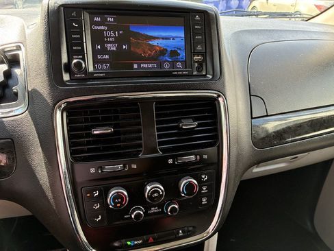Used 2019 Dodge Grand Caravan SE FWD image 10