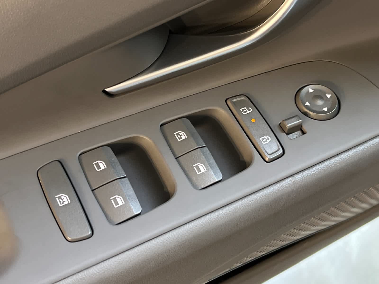 Certified 2025 Hyundai Elantra SEL FWD image 14
