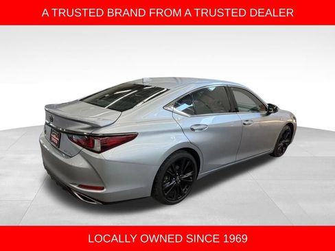 Used 2022 Lexus ES 350 F Sport image 3