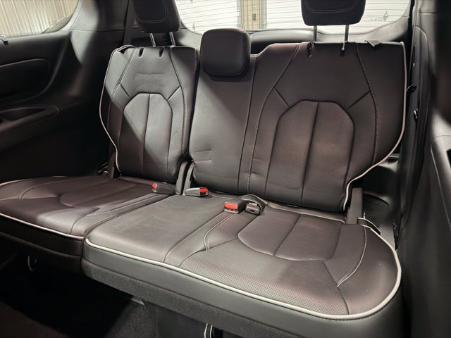 Used 2025 Chrysler Pacifica Limited AWD/4WD image 21
