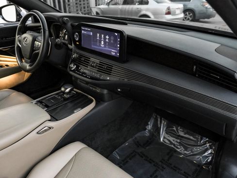 Used 2021 Lexus LS 500 w/ Accessory Package (Z1) image 12