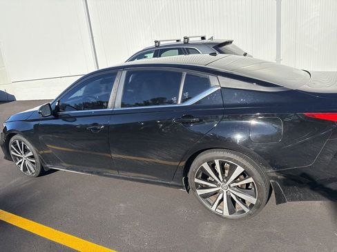 Used 2020 Nissan Altima 2.5 SR w/ Premium Package image 6