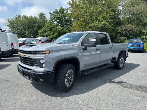 Used 2025 Chevrolet Silverado 2500 Custom w/ Custom Value Package AWD/4WD image 3