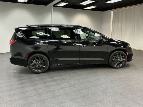 Used 2024 Chrysler Pacifica Limited w/ S Appearance Package AWD/4WD image 6