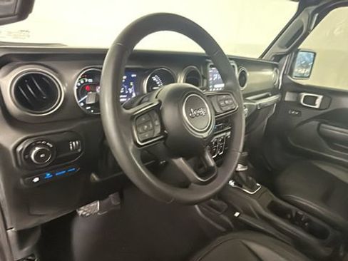 Used 2023 Jeep Wrangler Unlimited w/ Convenience Group AWD/4WD image 12