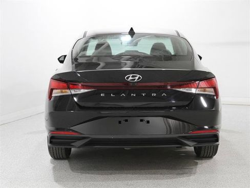 Used 2021 Hyundai Elantra SEL image 18