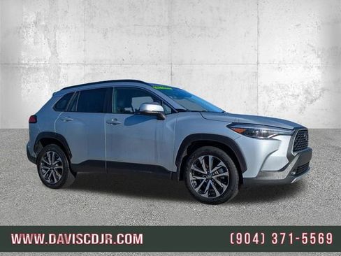 Used 2024 Toyota Corolla Cross XLE FWD image 1
