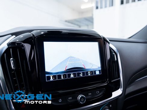 Used 2023 Chevrolet Traverse High Country image 41