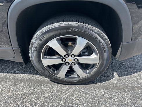 Certified 2023 Chevrolet Traverse LT w/ LT Premium Package AWD/4WD image 6
