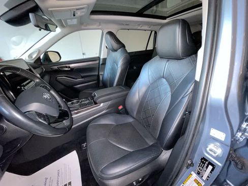 Used 2021 Toyota Highlander Platinum AWD/4WD image 11