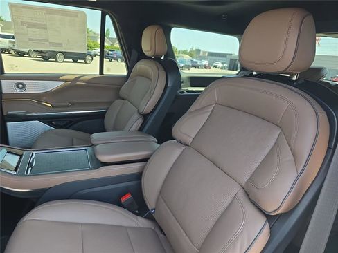 New 2026 Lincoln Navigator Black Label AWD/4WD image 15