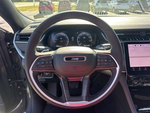 New 2025 Jeep Grand Cherokee Limited image 14