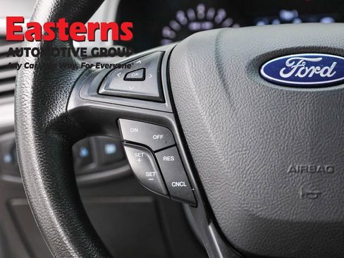 Used 2020 Ford Edge SE image 15