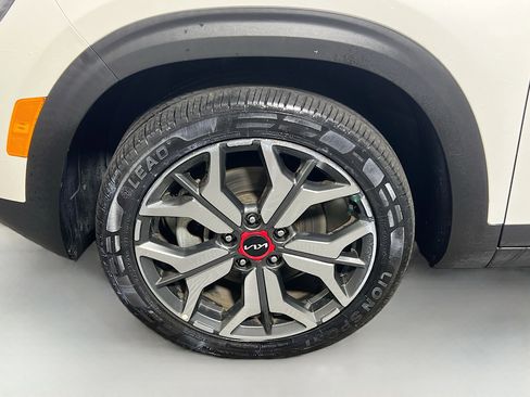 Used 2022 Kia Seltos SX w/ Sunroof Package image 13