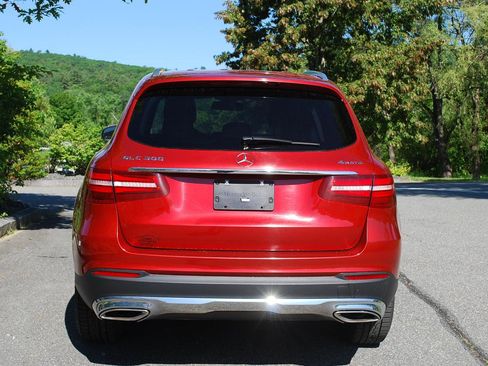 Used 2018 Mercedes-Benz GLC 300 4MATIC image 4