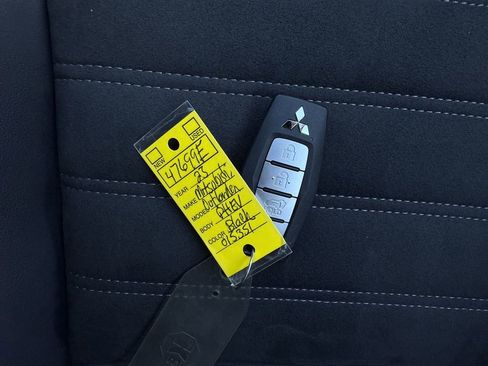 Used 2023 Mitsubishi Outlander SE image 38