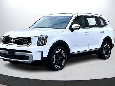 Used 2023 Kia Telluride S w/ S Sunroof Package image 4