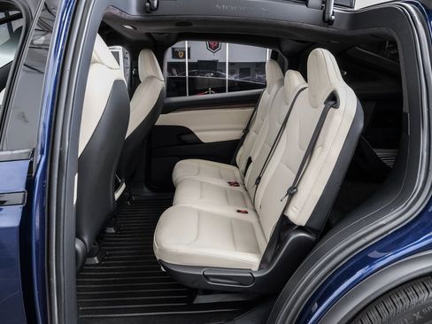 Used 2022 Tesla Model X image 47