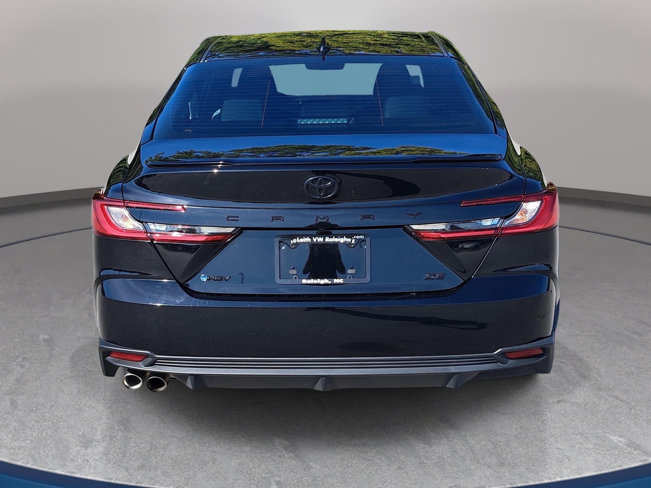 Used 2025 Toyota Camry SE w/ Convenience Package FWD image 6