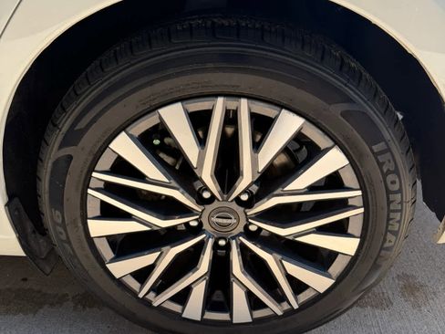 Used 2023 Nissan Altima 2.5 SV FWD image 10