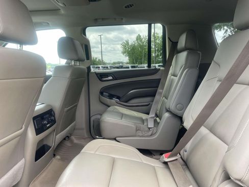 Used 2016 Chevrolet Suburban LT RWD image 9