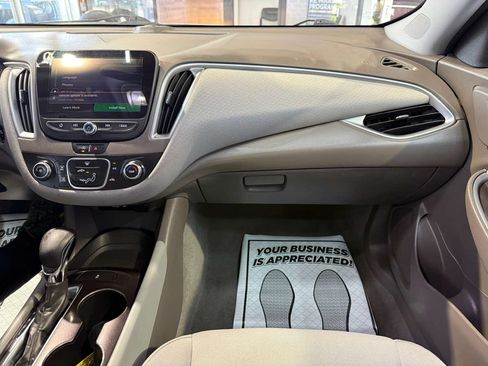 Used 2021 Chevrolet Malibu LS FWD image 18