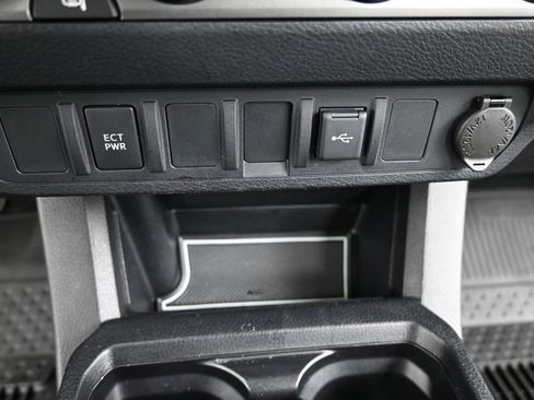Used 2022 Toyota Tacoma SR AWD/4WD image 18