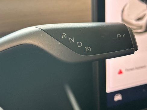 Used 2020 Tesla Model 3 Standard Range image 23