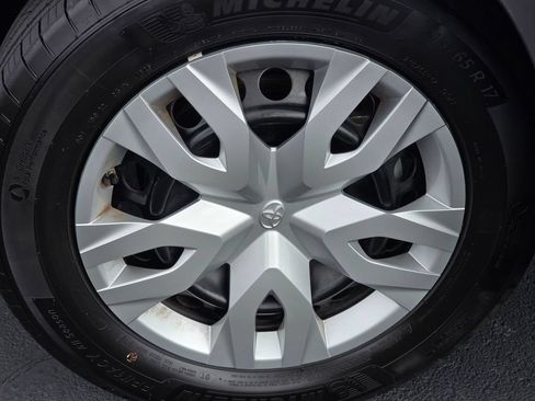 Used 2025 Toyota Corolla Cross L FWD image 10