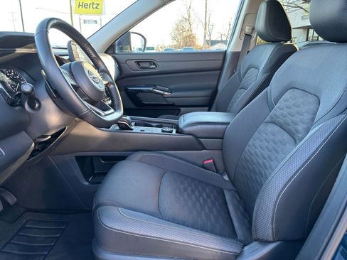 Used 2025 Nissan Pathfinder SV image 29