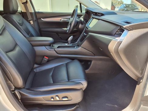 Used 2018 Cadillac XT5 Luxury image 9