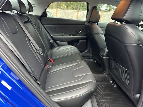 Used 2023 Hyundai Elantra Limited image 12