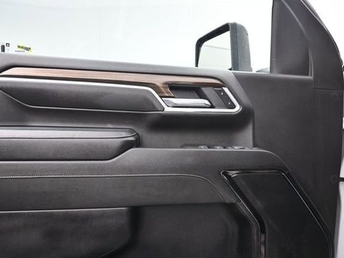 Used 2024 Chevrolet Silverado 2500 LT AWD/4WD image 13