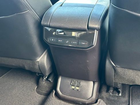 Used 2021 Toyota Highlander XLE image 33