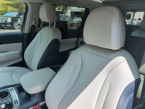 Used 2025 Kia Carnival SX Prestige FWD image 11