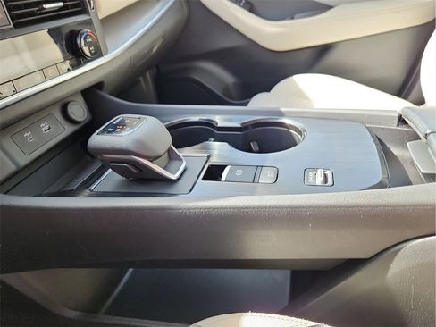 Used 2023 Nissan Rogue SV image 25