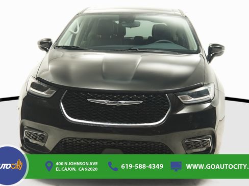 Used 2024 Chrysler Pacifica Limited FWD image 4