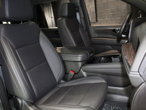 Used 2025 Chevrolet Tahoe Z71 w/ Z71 Off-Road Package AWD/4WD image 54