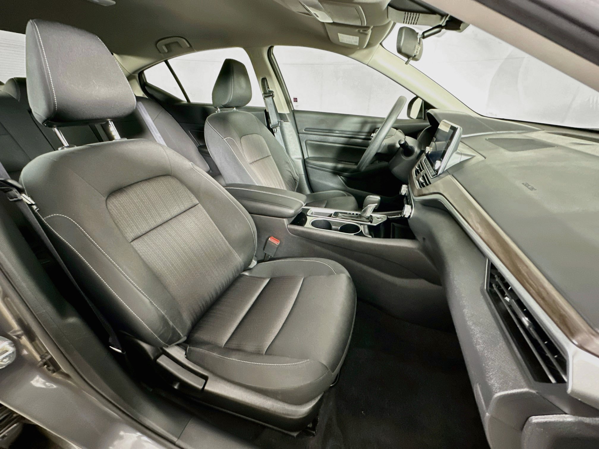 Used 2024 Nissan Altima 2.5 SV FWD image 29